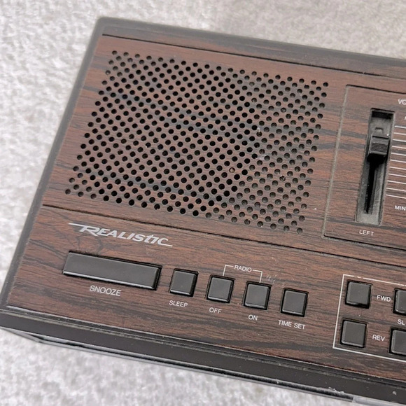 Vintage Realistic Digital  Clock Radio For Parts - Picture 9 of 14